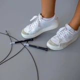 plastikowa-skakanka-linesport-regulacja-dlugosci.webp