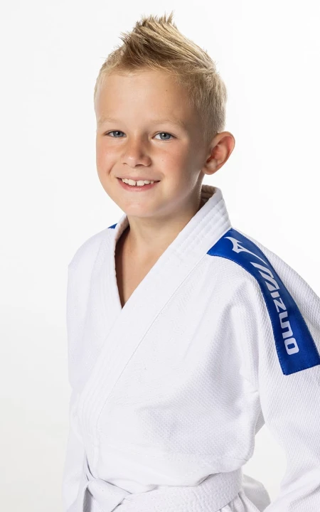 kinder-judo-anzug-mizuno-kodomo-plus-mit-weissem-guertel-05.jpg