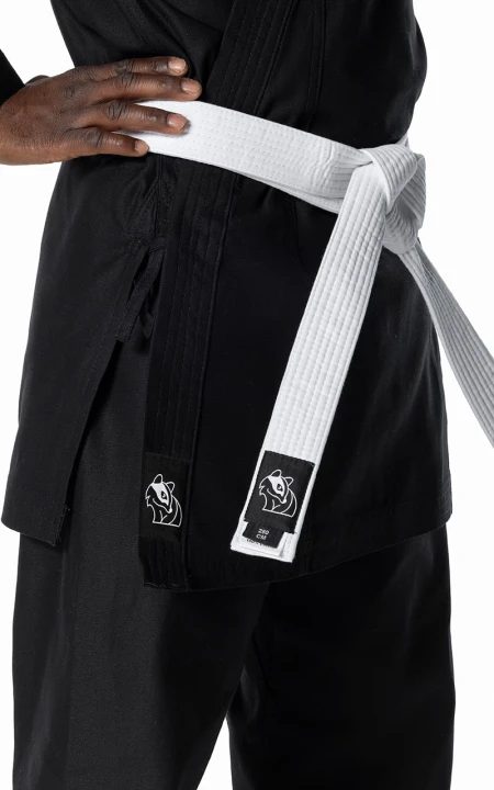 karate-anzug-dax-okinawa-karategi-schwarz-mit-weissem-guertel-04.jpg