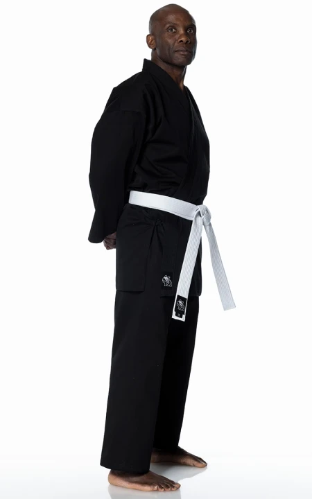 karate-anzug-dax-okinawa-karategi-schwarz-mit-weissem-guertel-02.jpg