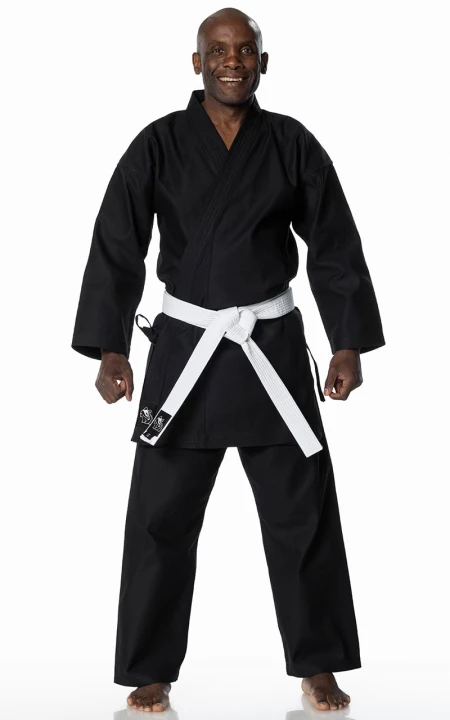 karate-anzug-dax-okinawa-karategi-schwarz-mit-weissem-guertel-01.jpg